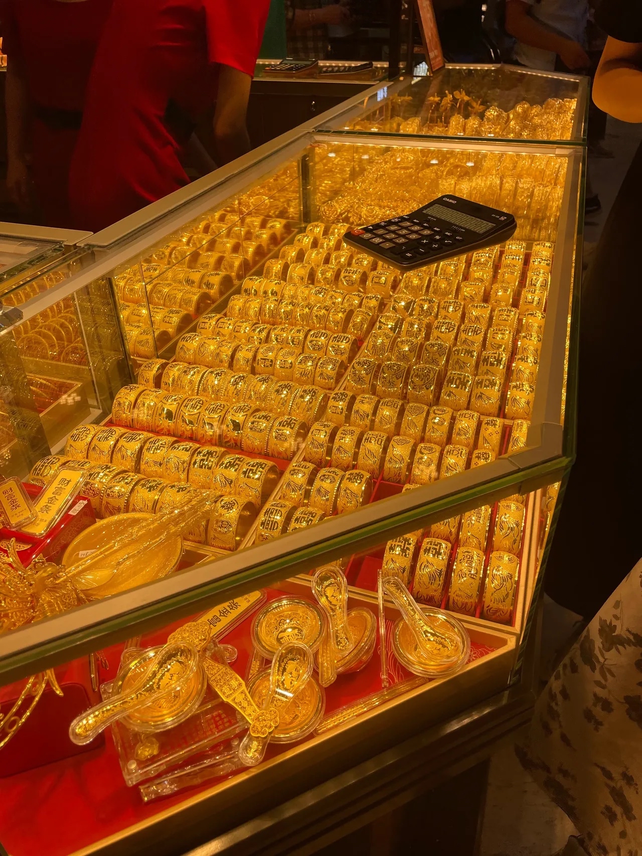 金一珠宝怎么那么便宜(金一珠宝是个什么品牌)
