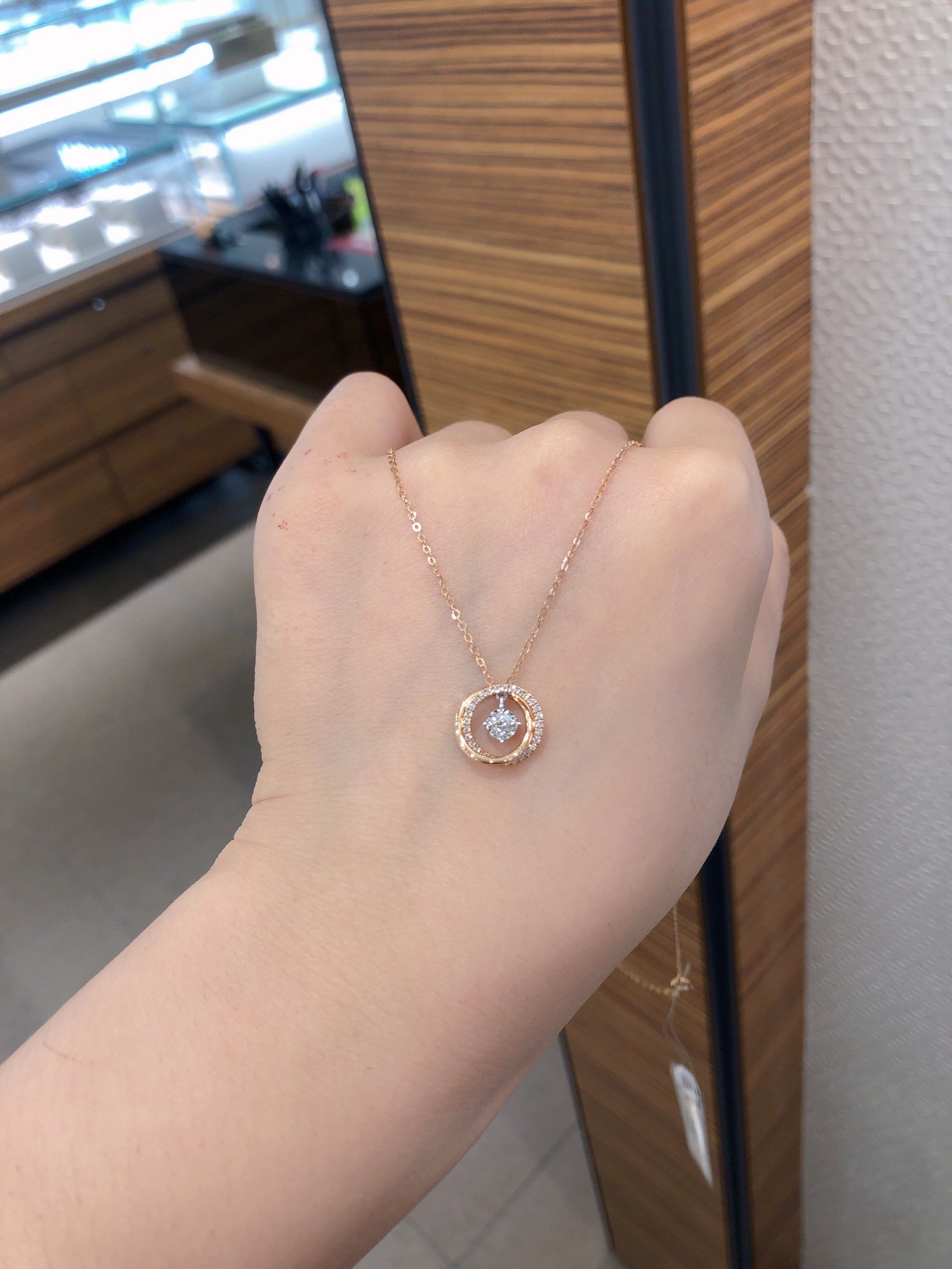 彩金项链在家怎么清洗(怎么清洗彩金项链里的污垢)